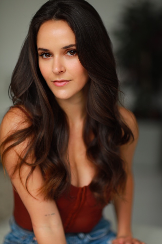 actor Shanley Caswell large photo