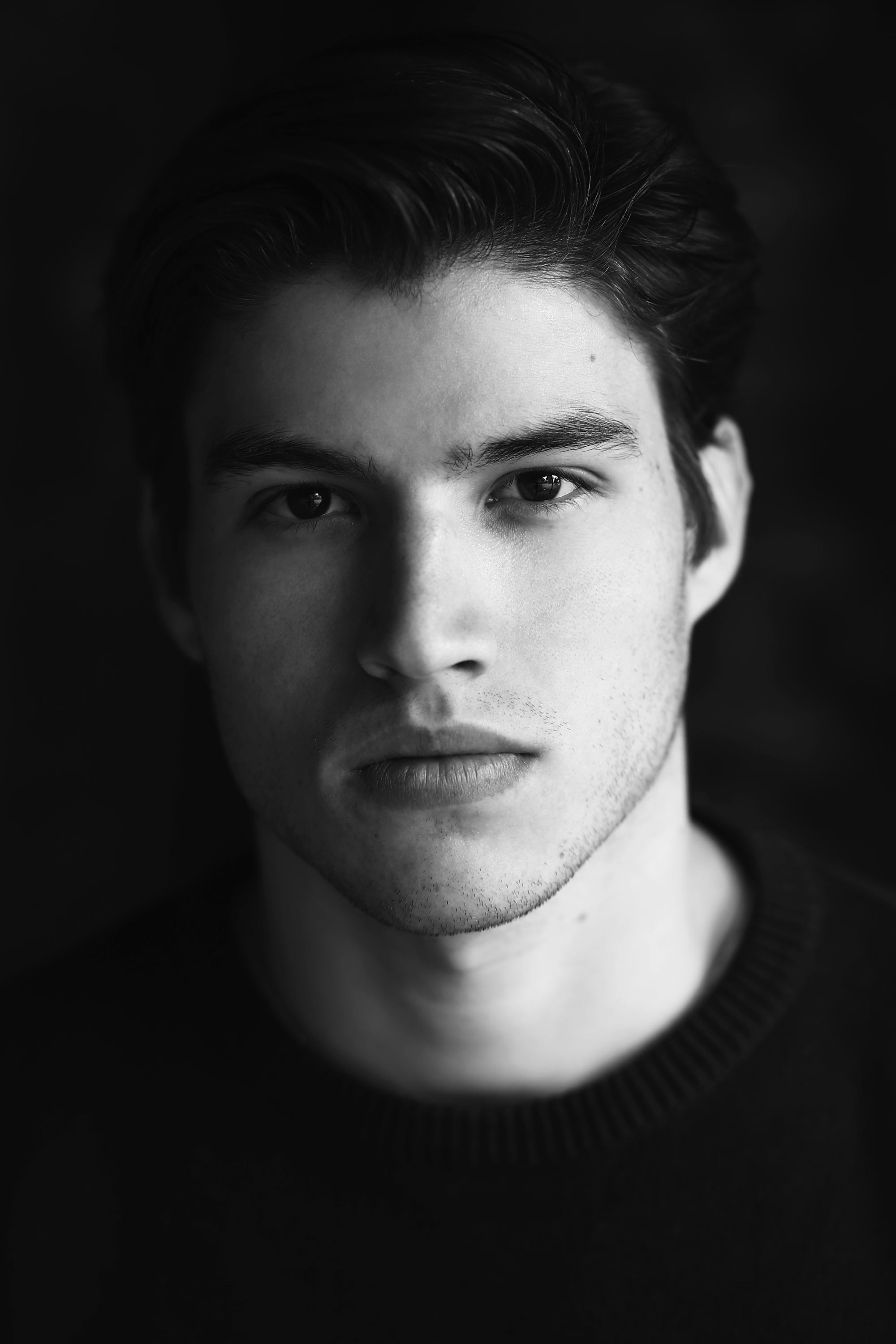 actor Cameron Cuffe large photo