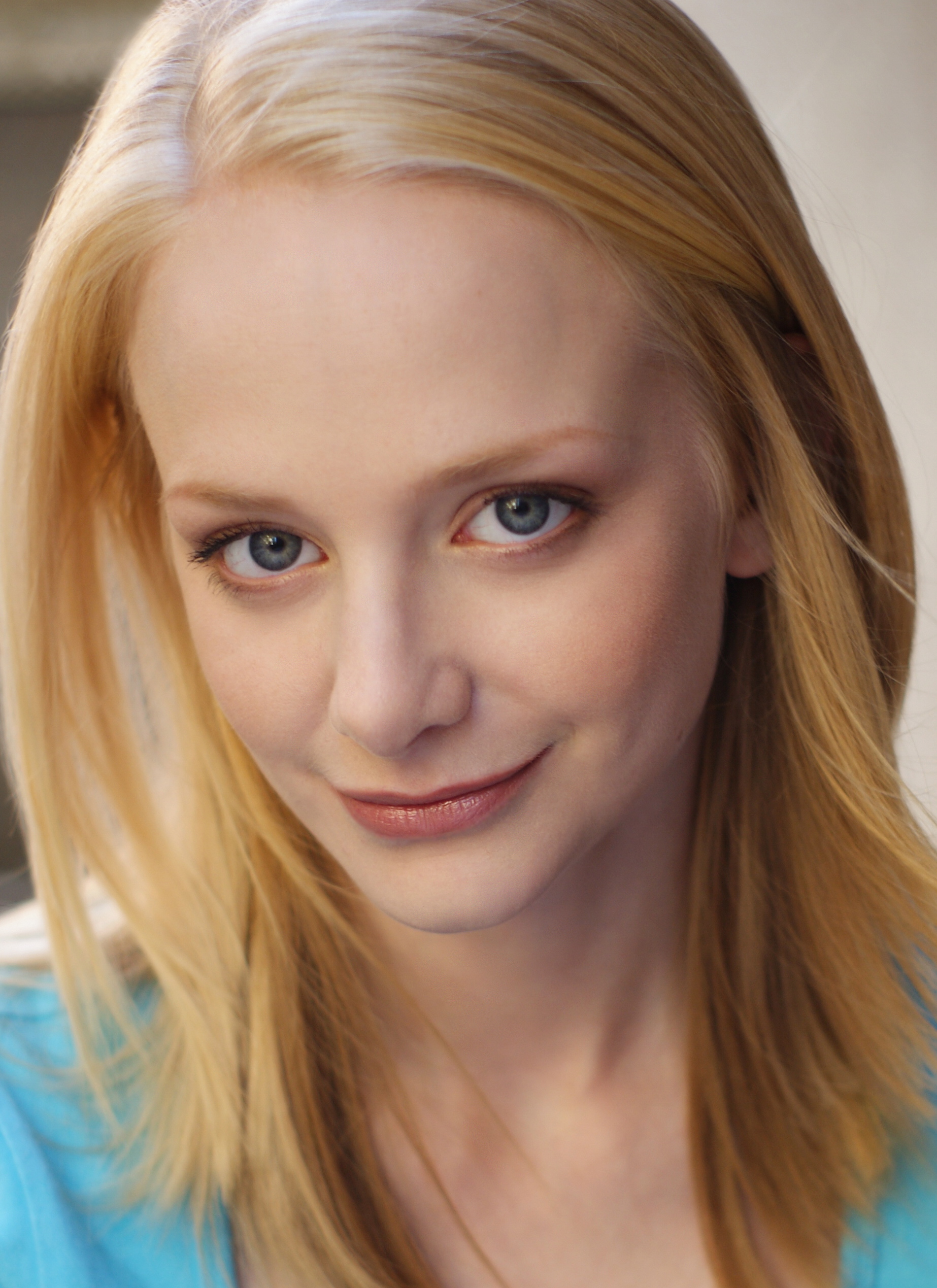 actor Erin Wilhelmi large photo