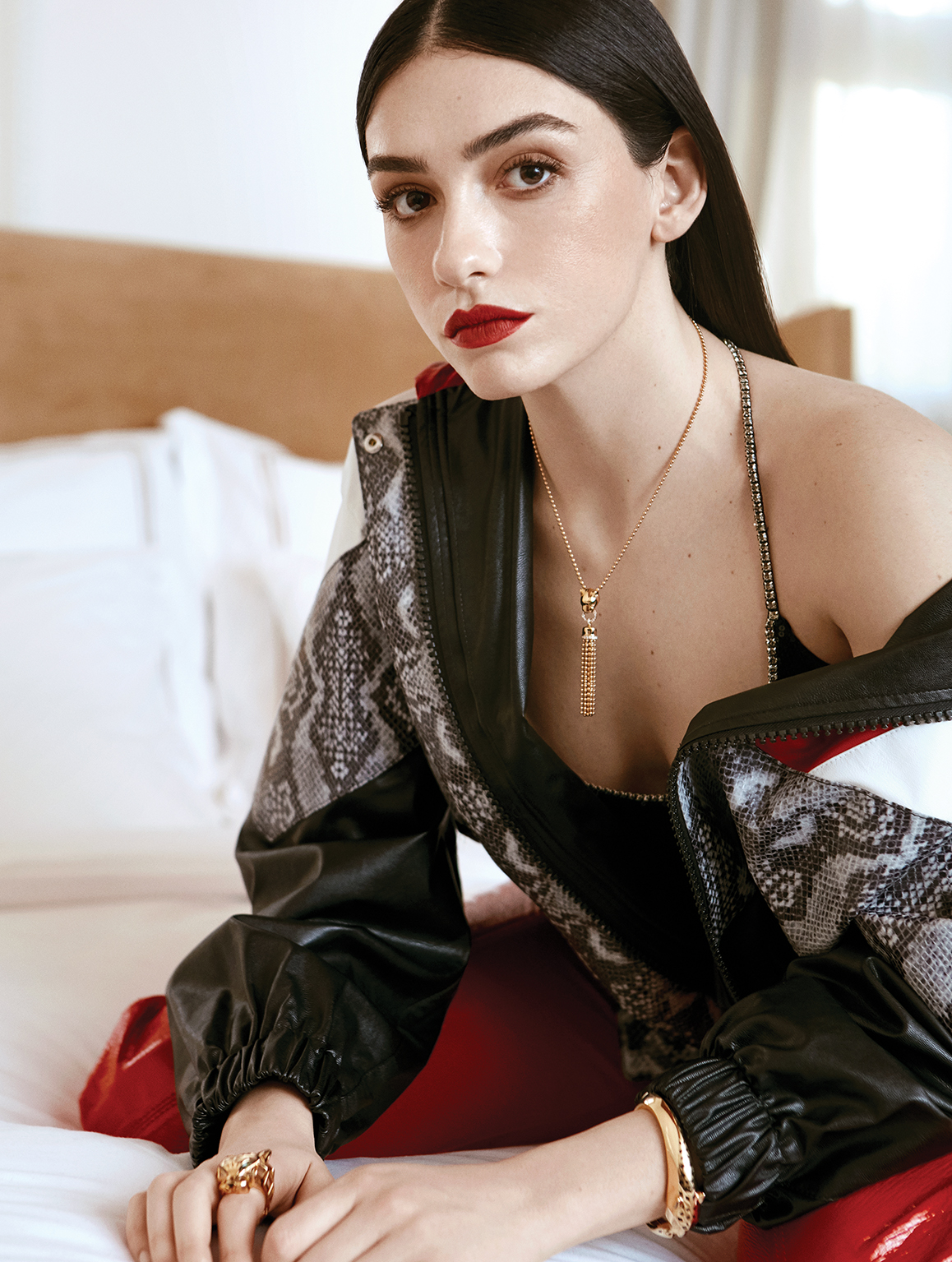 actor Hazar Ergüçlü large photo