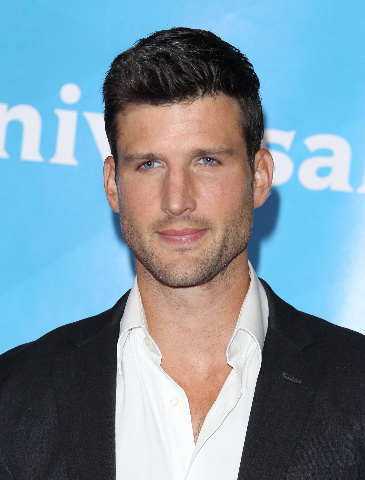 actor Parker Young large photo