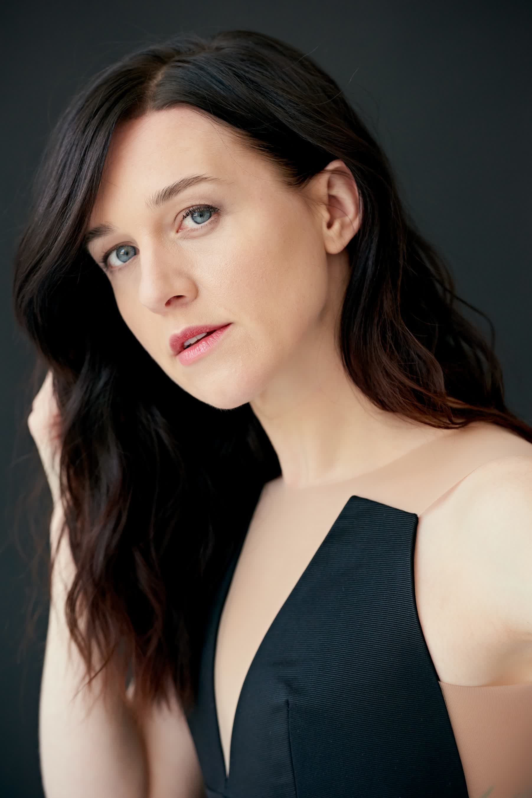 actor Lena Hall large photo