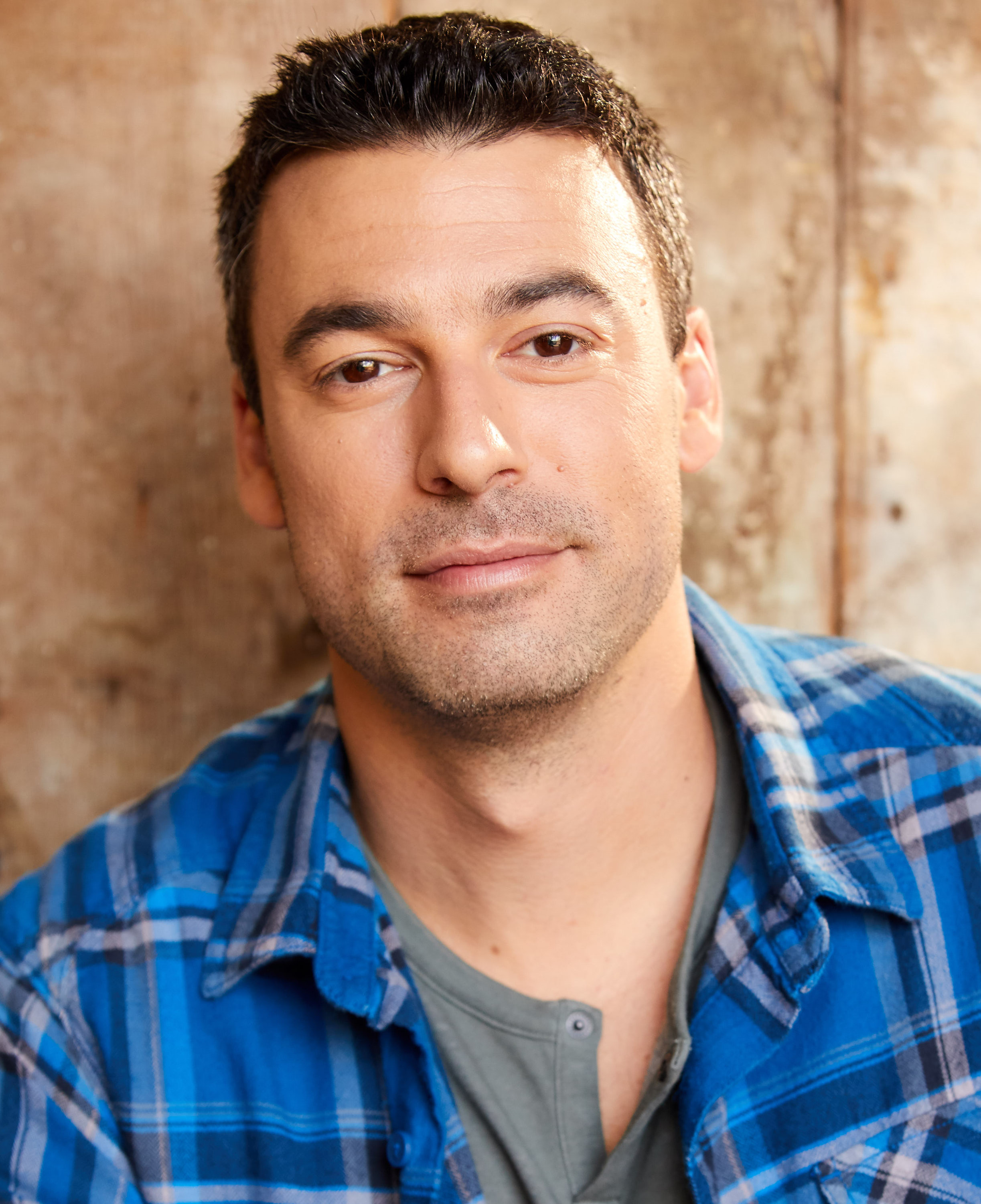 actor Rob Gill large photo