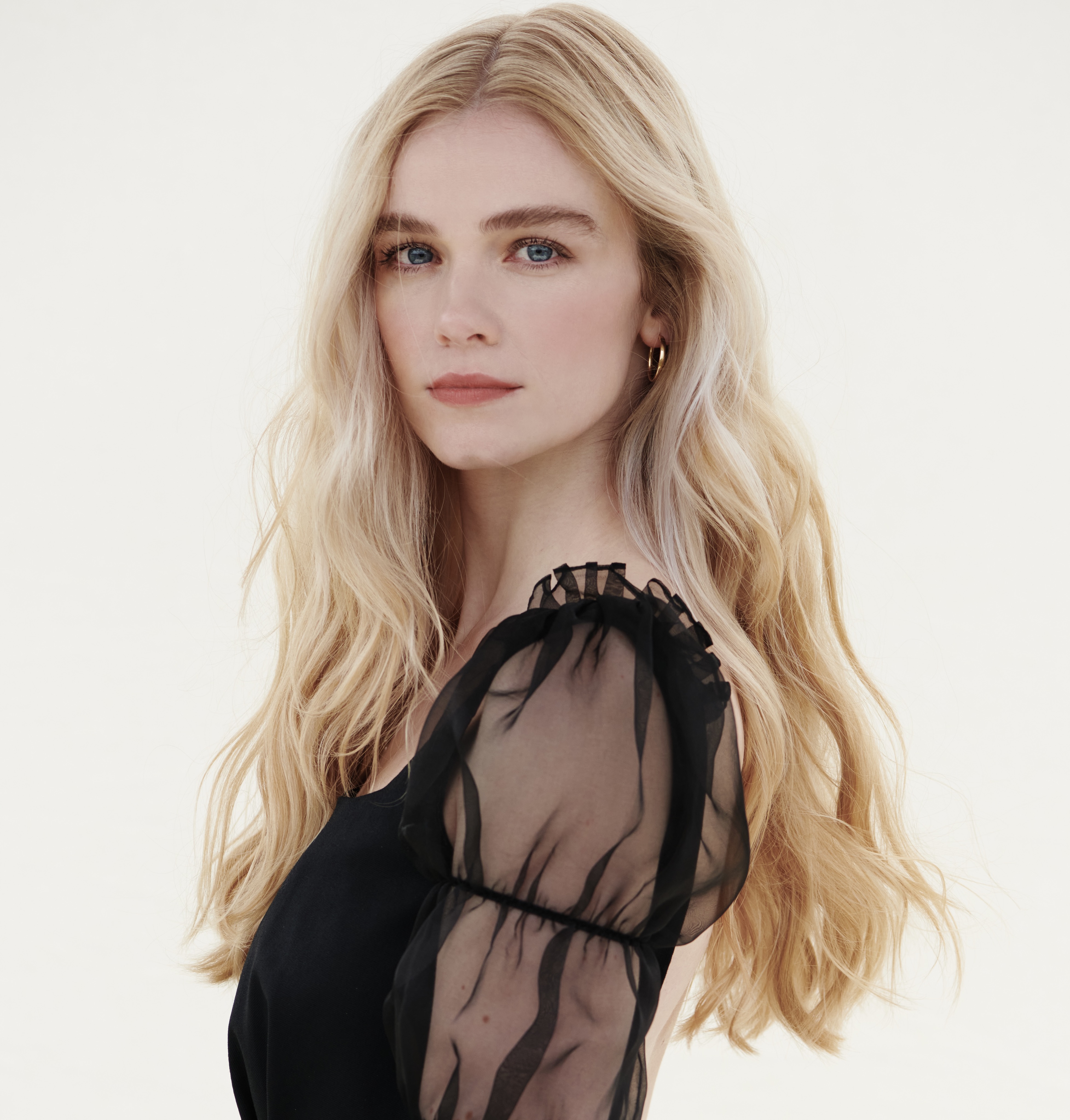 actor Leah McNamara large photo