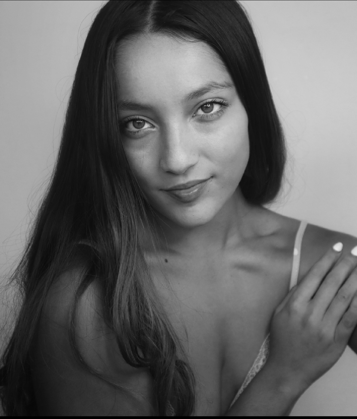 actor Regina Reynoso large photo