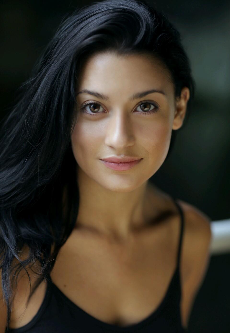 actor Ashley Reyes large photo