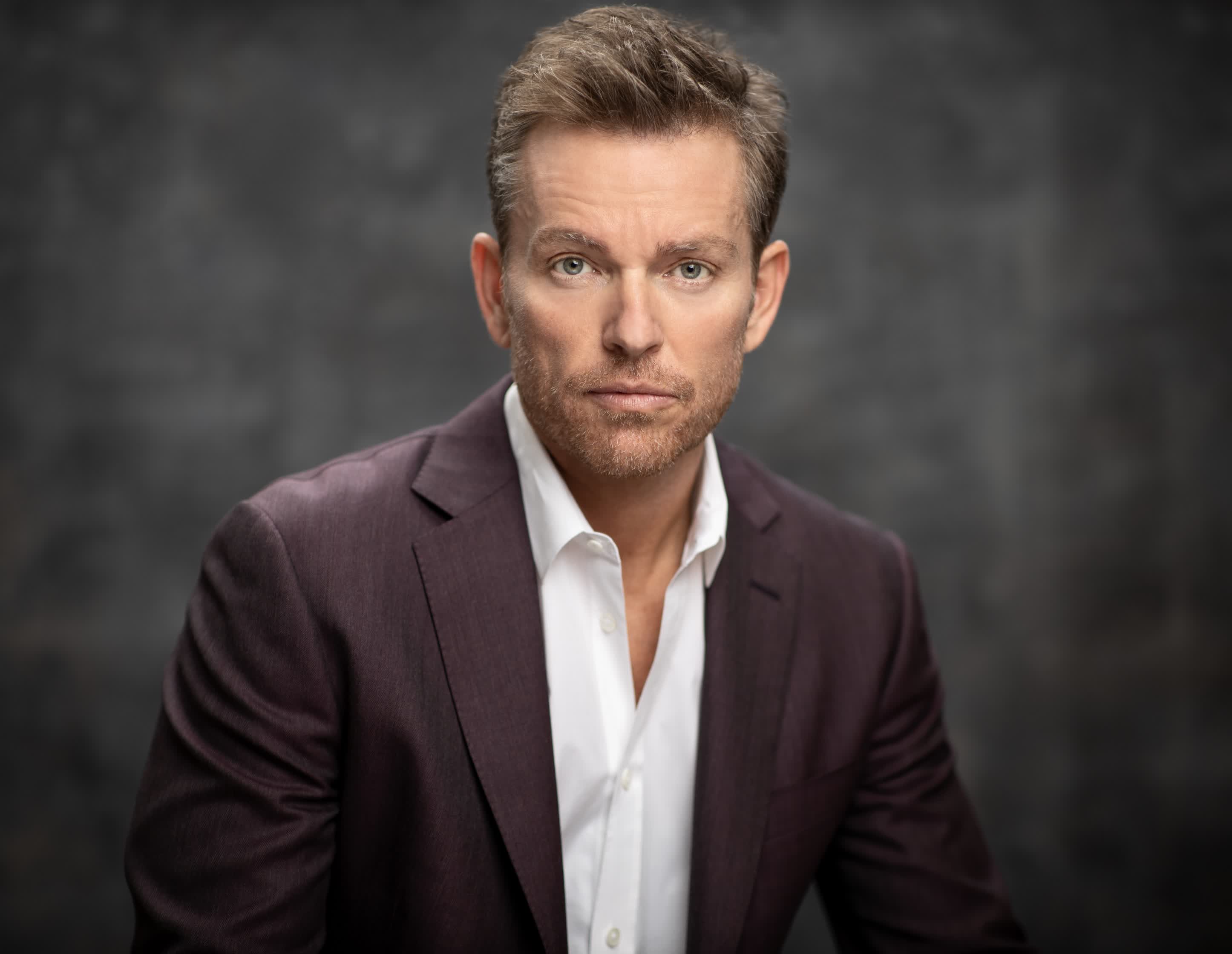 actor Jonathan Scarfe large photo