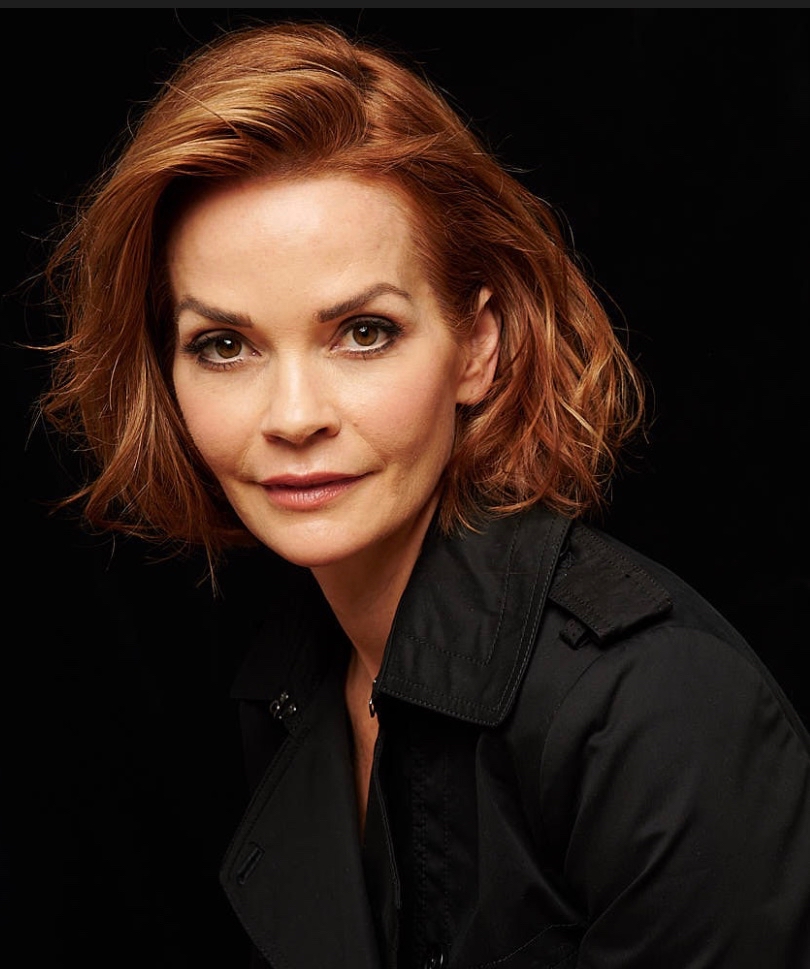 actor Nathalie Boltt large photo