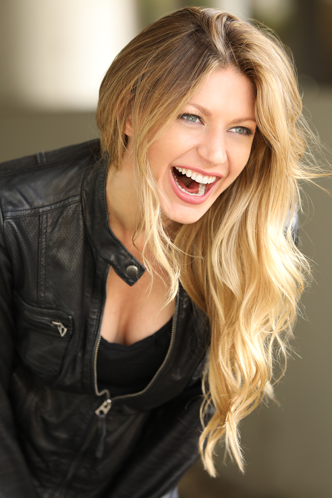 actor Jes Macallan large photo