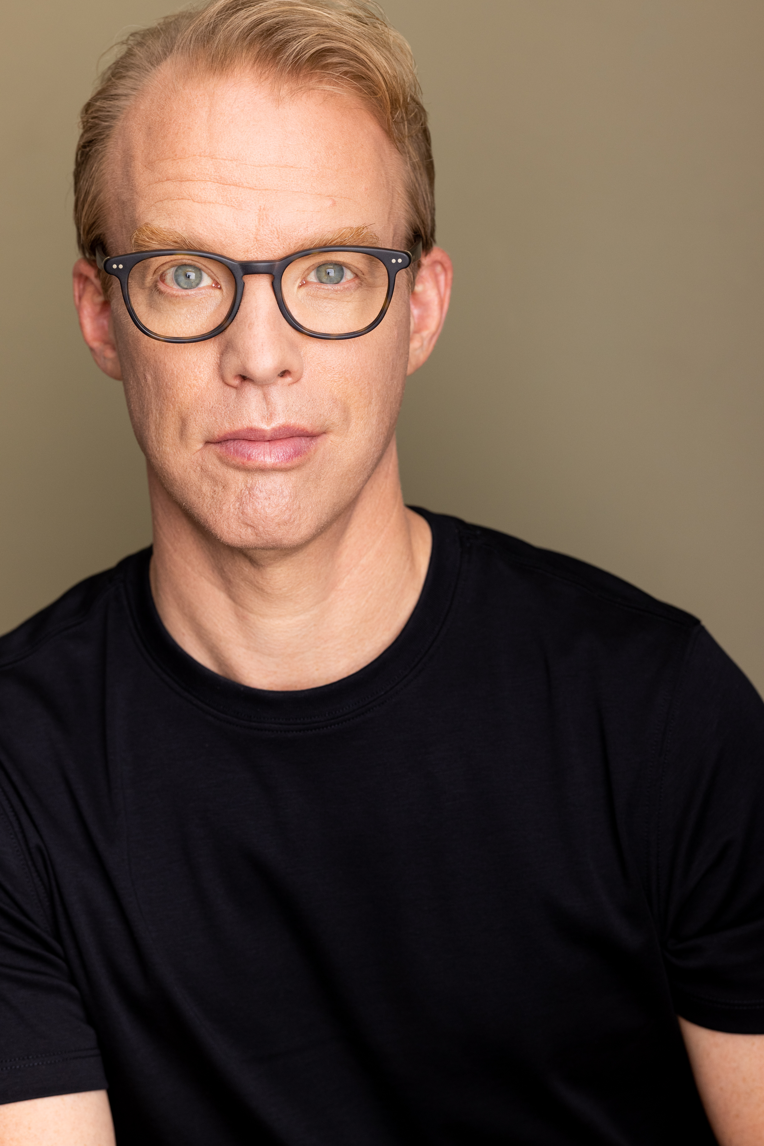 actor Michael James Bell large photo