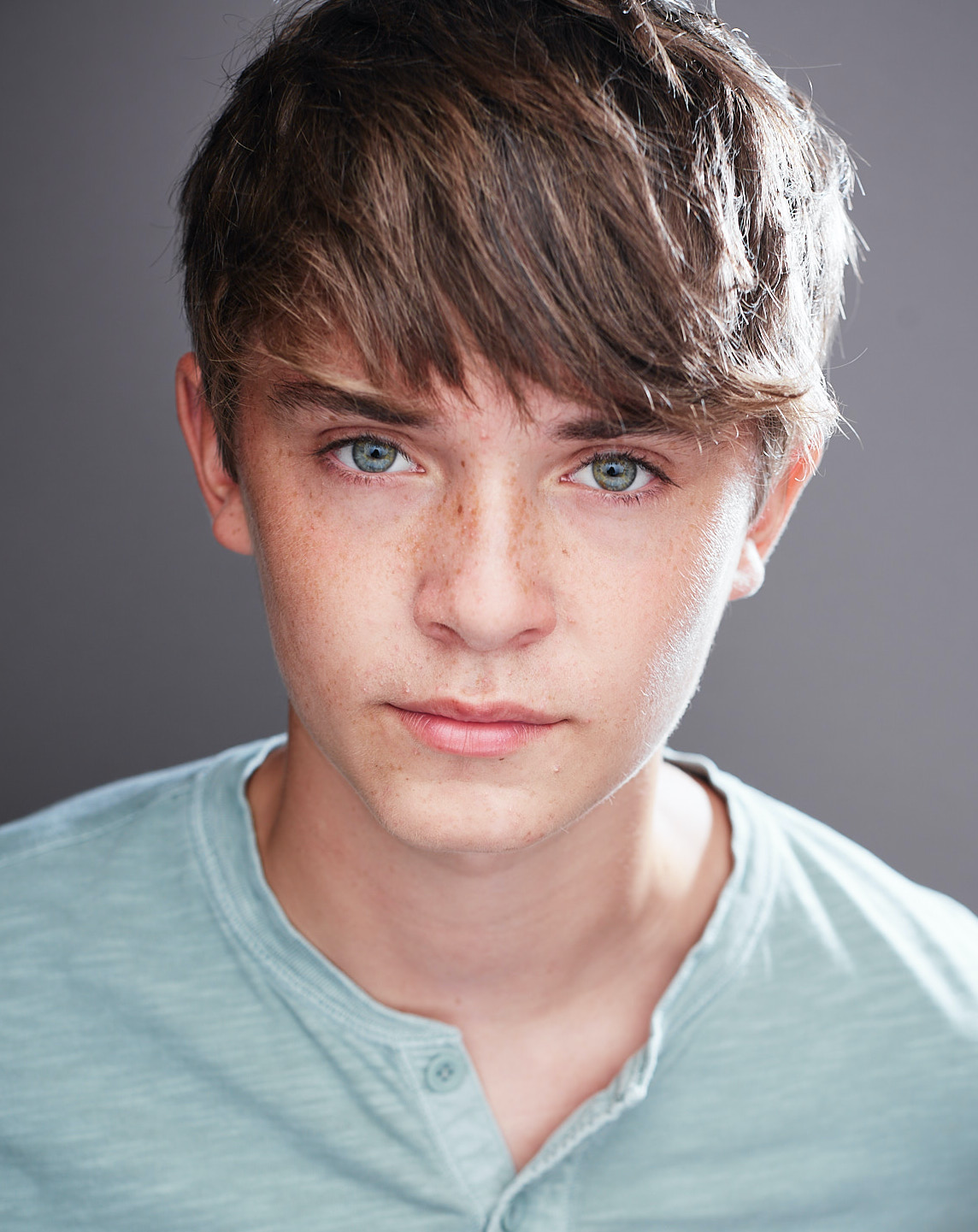 actor Cameron Mann large photo