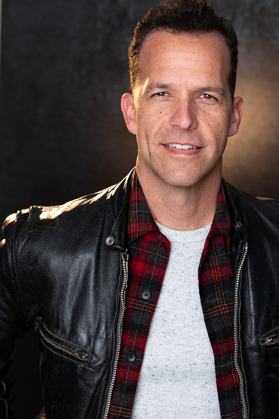 actor Chris Bartlett large photo