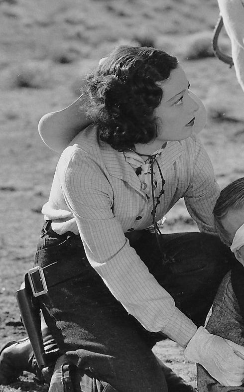 actor Polly Ann Young large photo