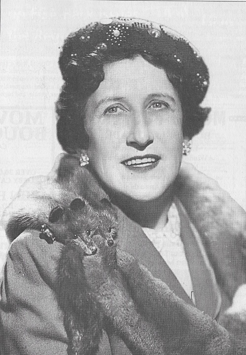 actor Minerva Urecal large photo