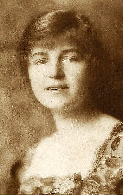 actor Aud Egede-Nissen large photo