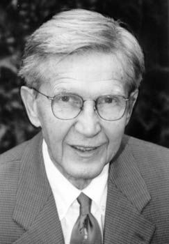 actor Lin McCarthy large photo