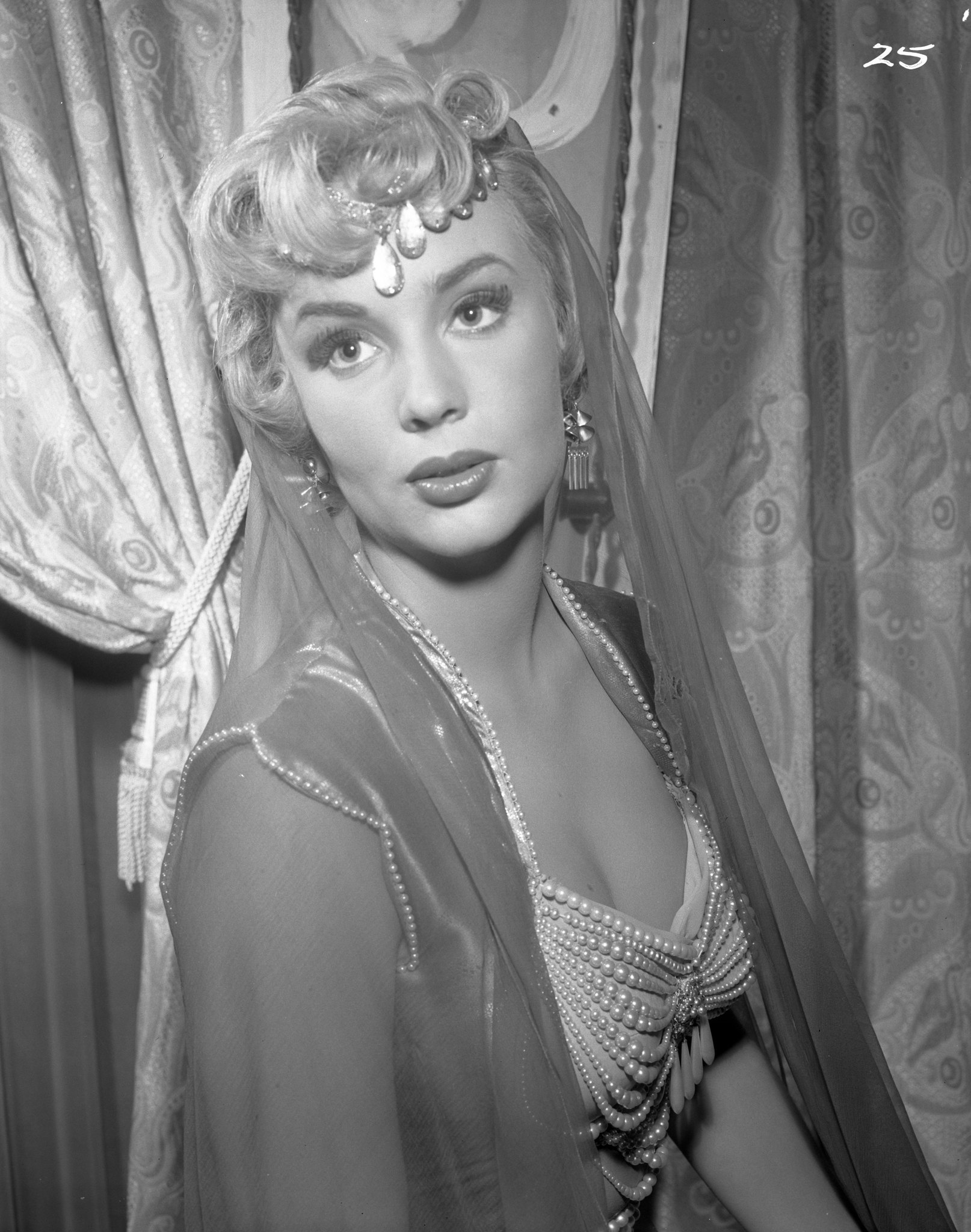 actor Joan Staley large photo