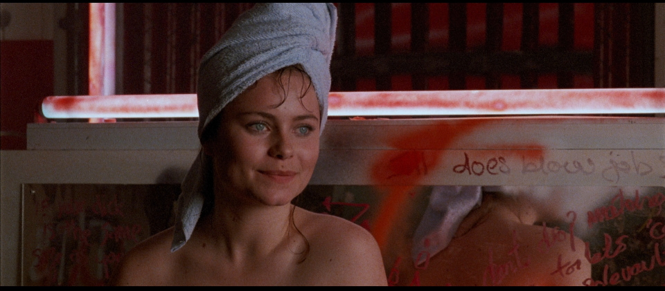 actor Natalie McCurry large photo