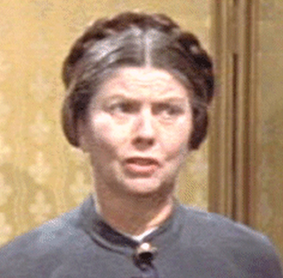 actor Olga Dickie large photo