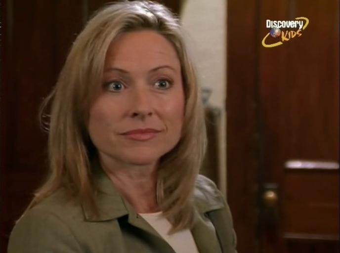 actor Lori Hallier large photo