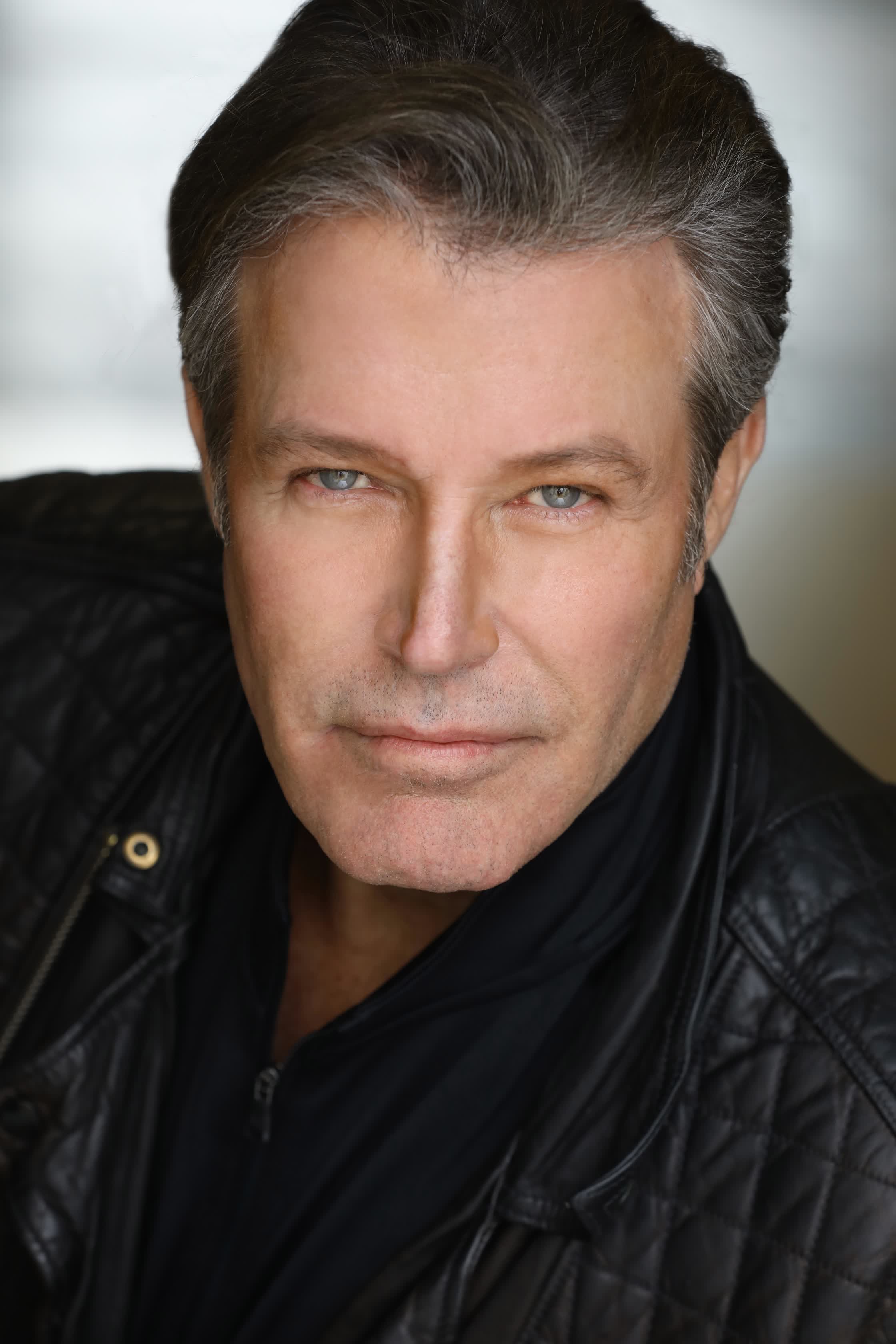 actor Michael Woods large photo