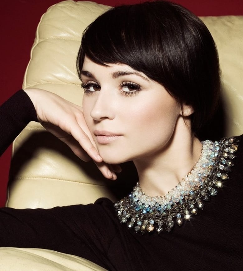 actor Emma Pierson large photo