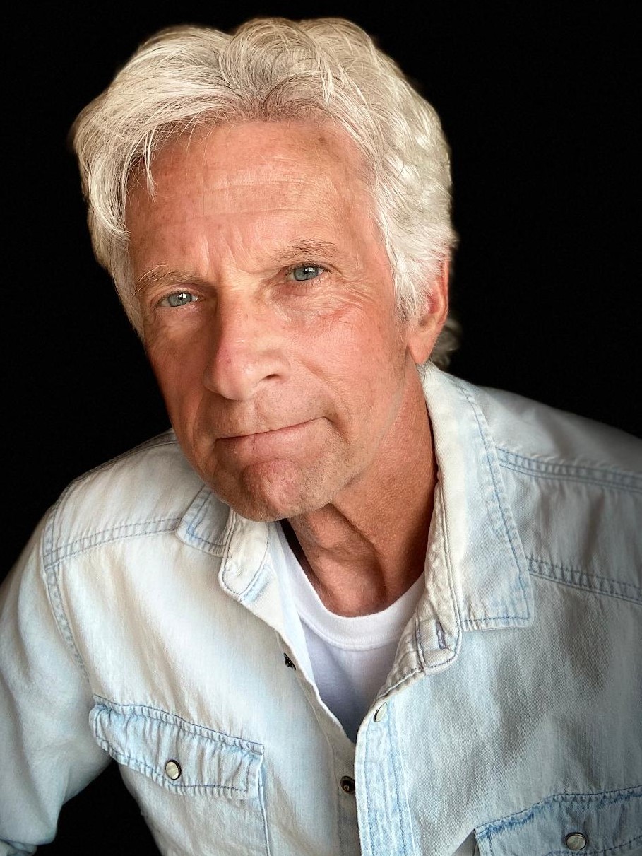 actor Mark Schneider large photo