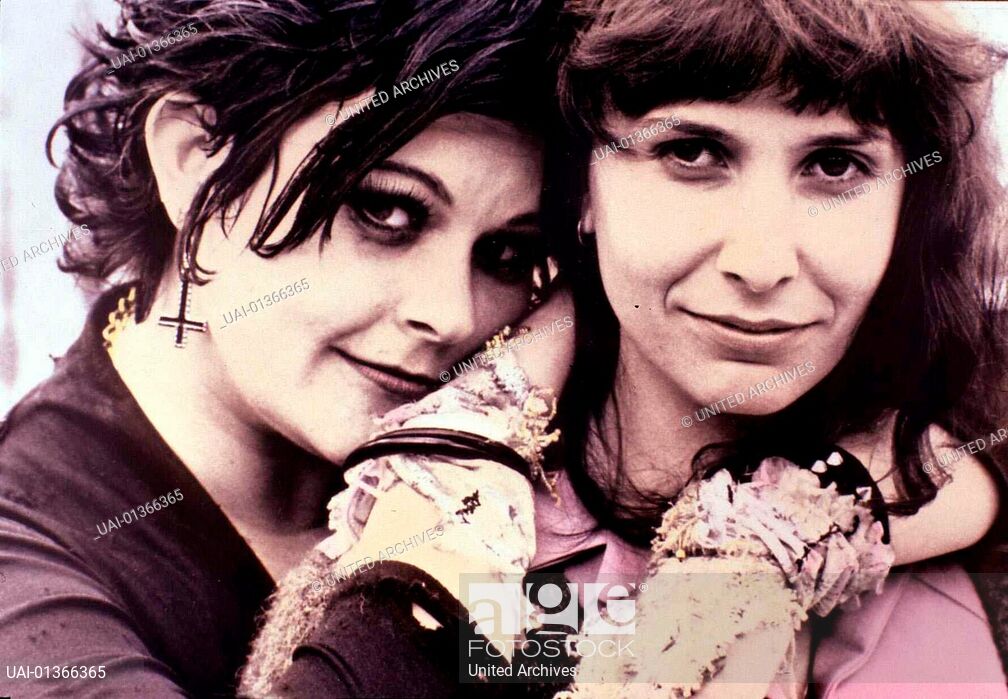 actor Karen Colston large photo