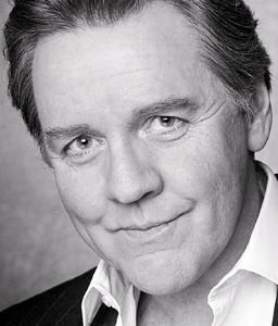 actor Robert Ginty large photo