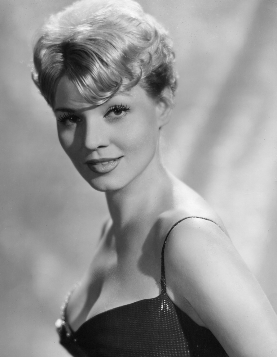 actor Tania Velia large photo