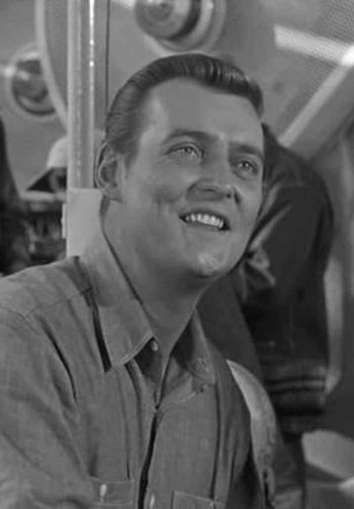 actor Tom Gilson large photo