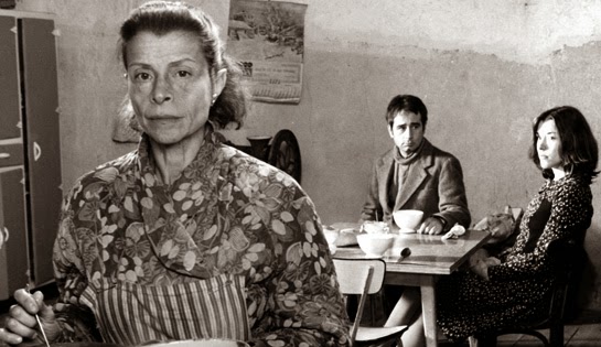 actor Lola Gaos large photo