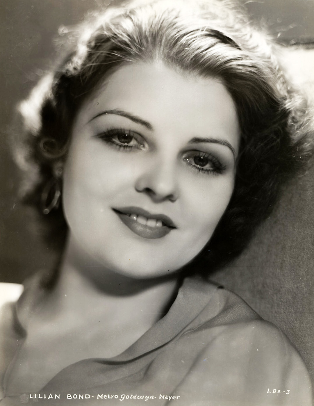 actor Lilian Bond large photo