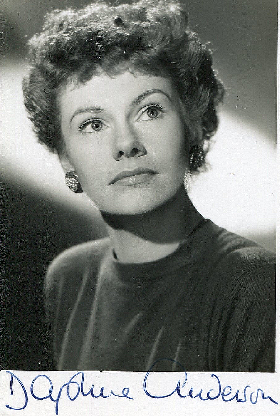 actor Daphne Anderson large photo