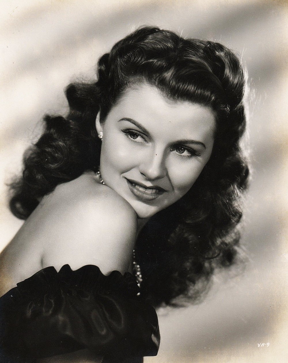 actor Vivian Austin large photo