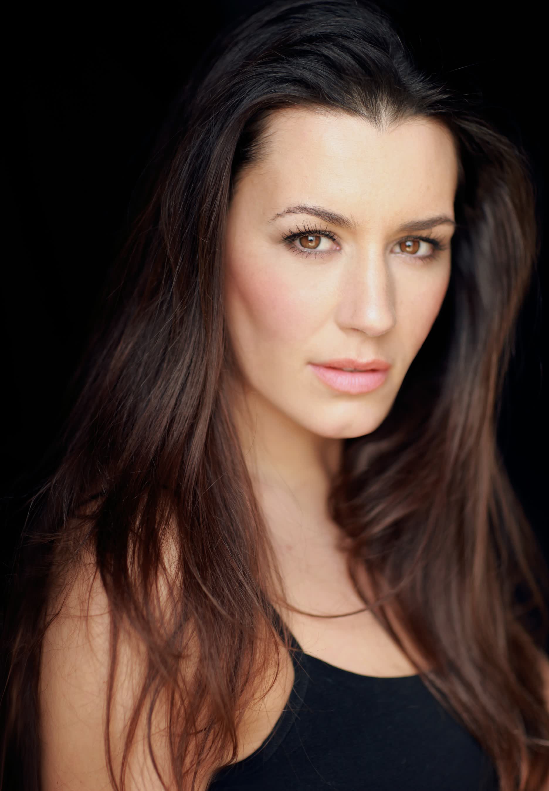 actor Kate Magowan large photo