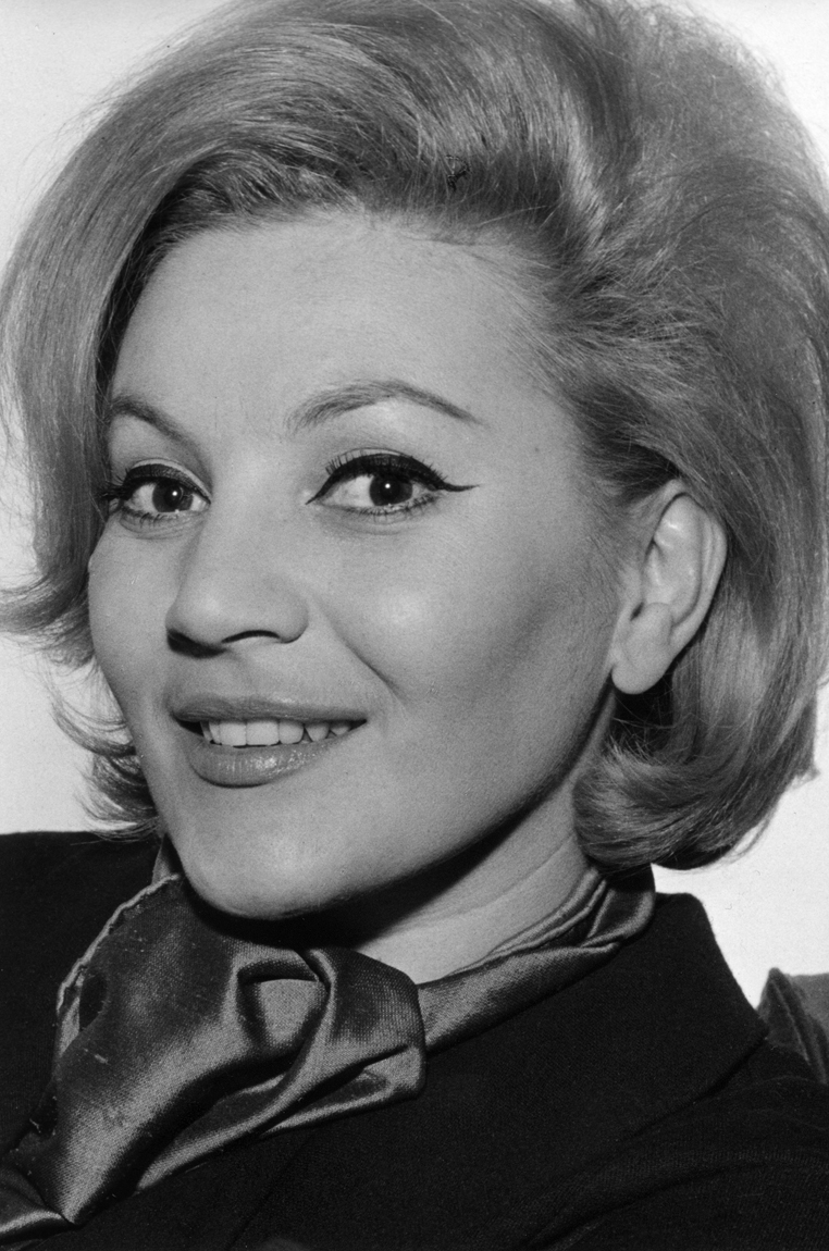 actor Louise Martini large photo