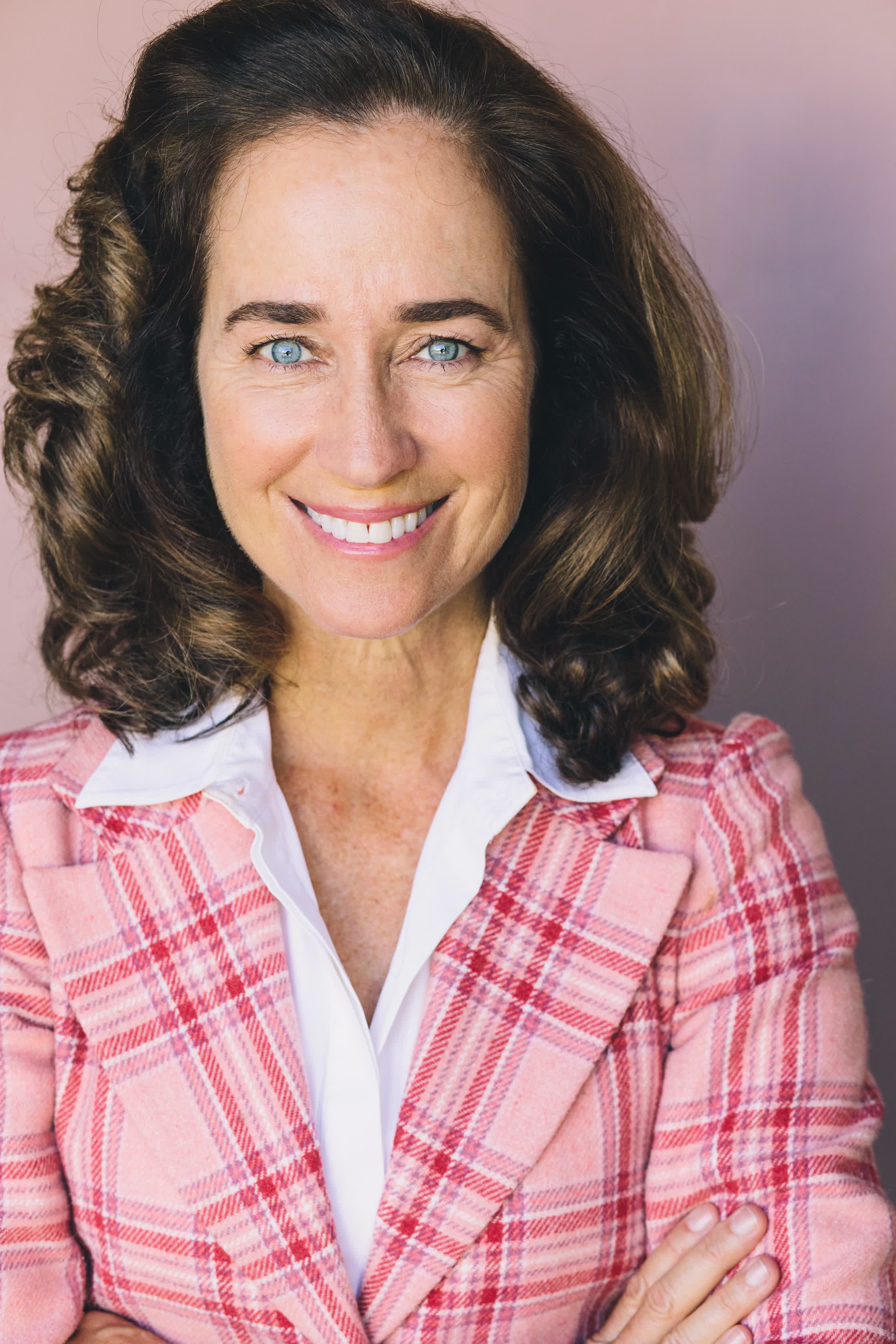 actor Beth Kennedy large photo