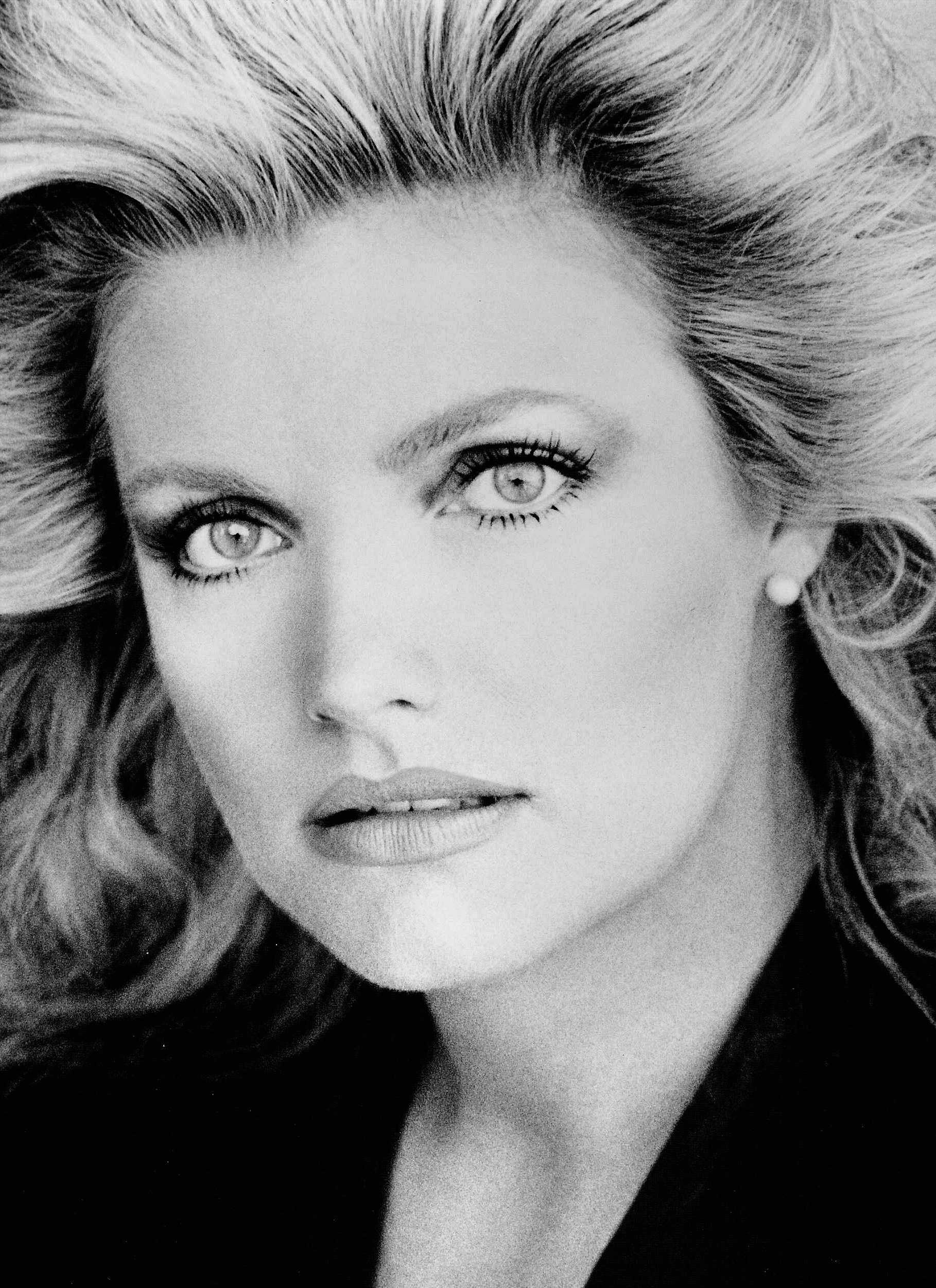 actor Victoria Barrett large photo