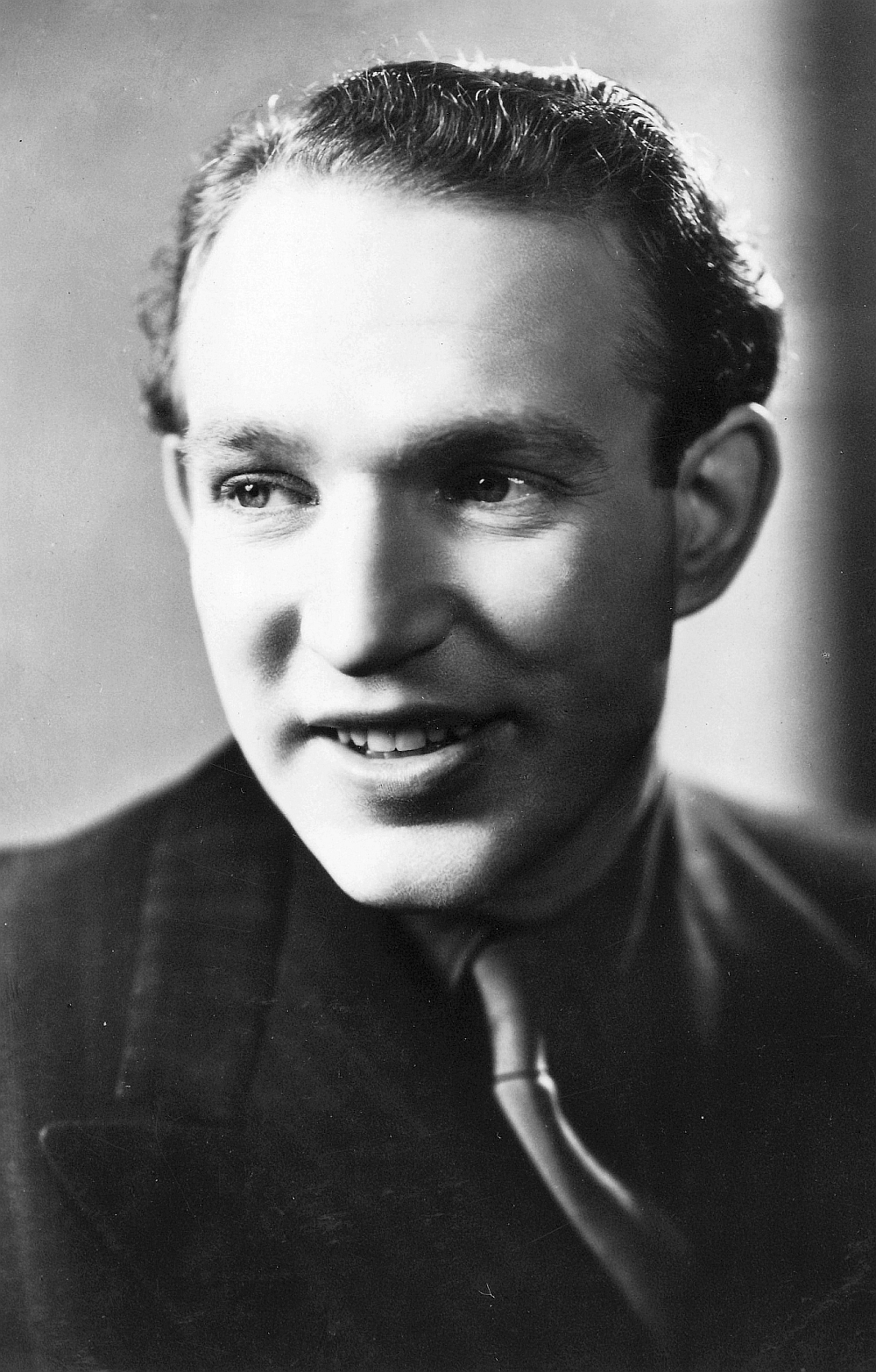 actor Patrick Barr large photo