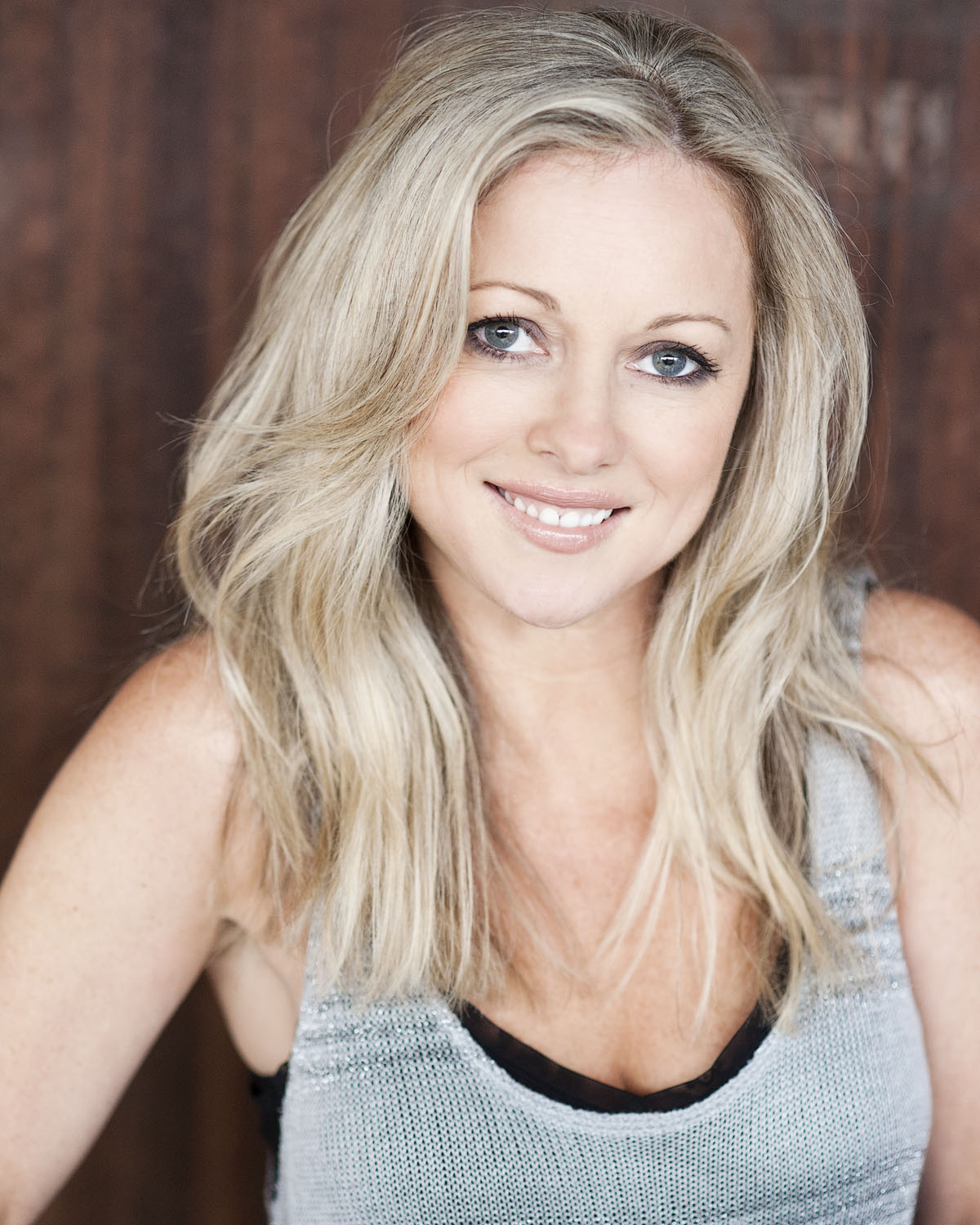 actor Simone Buchanan large photo