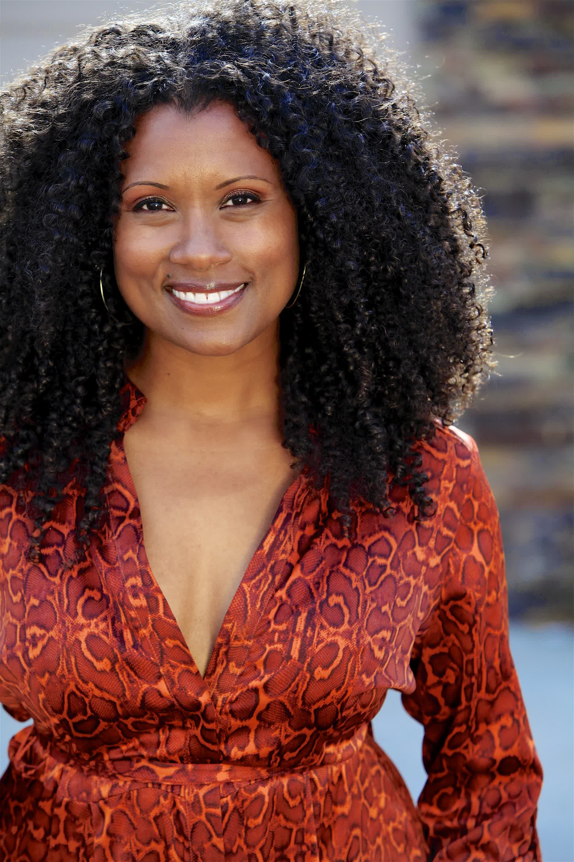 actor Janora McDuffie large photo