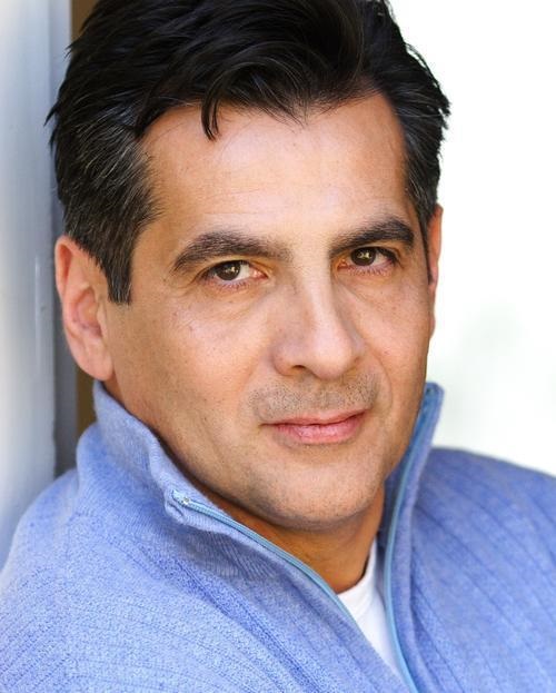 actor Louis Perez large photo