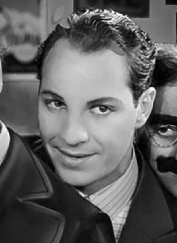 actor Zeppo Marx large photo