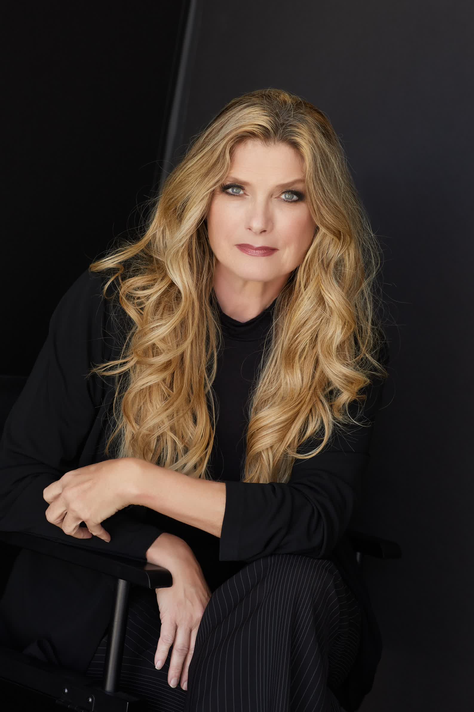 actor Maria Mayenzet large photo