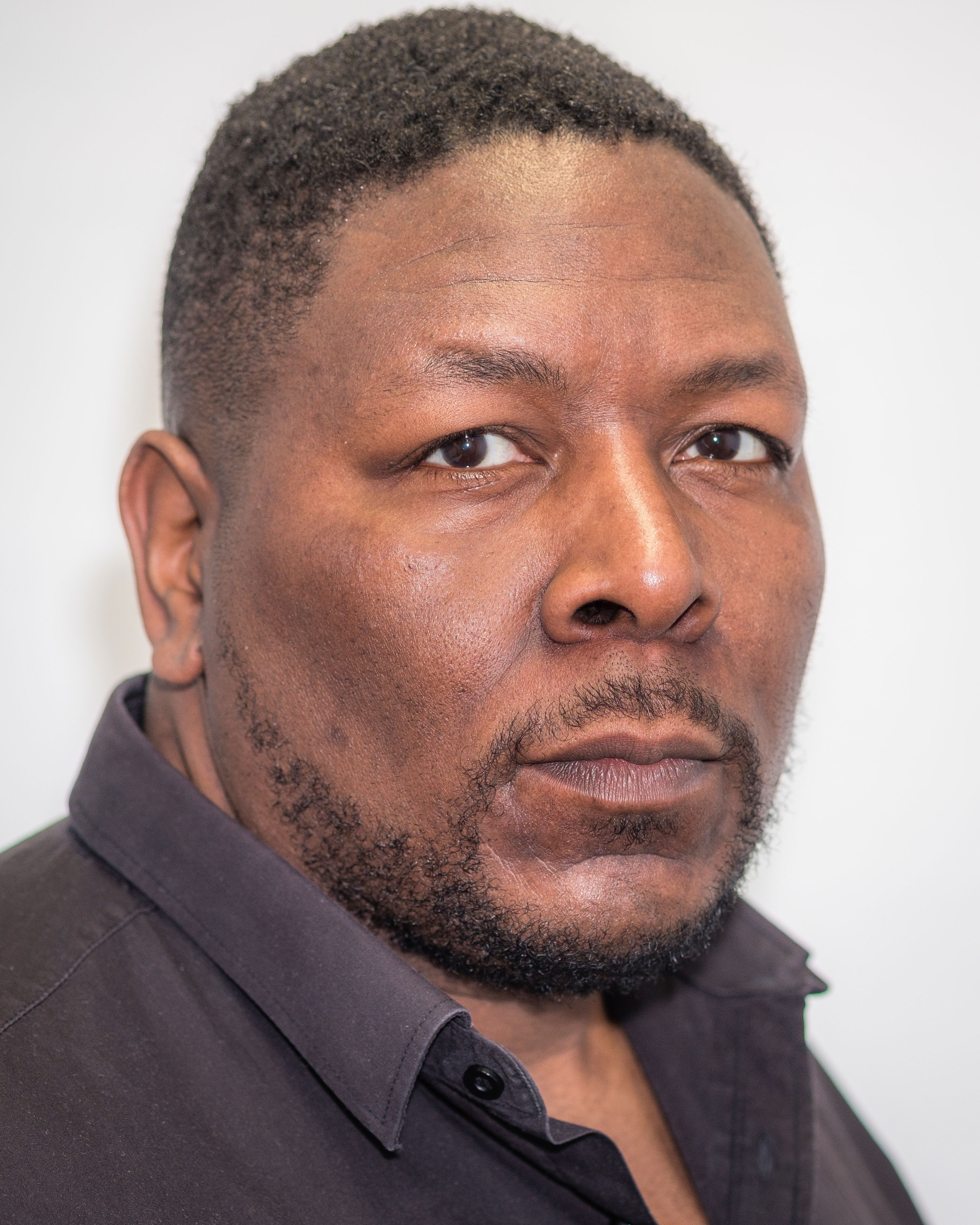 actor Kirris Riviere large photo