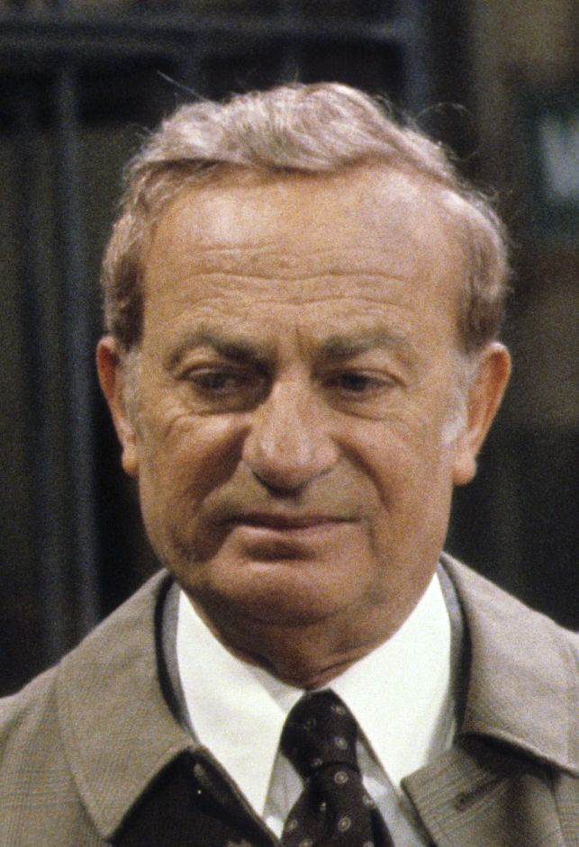 actor Joe Mantell large photo