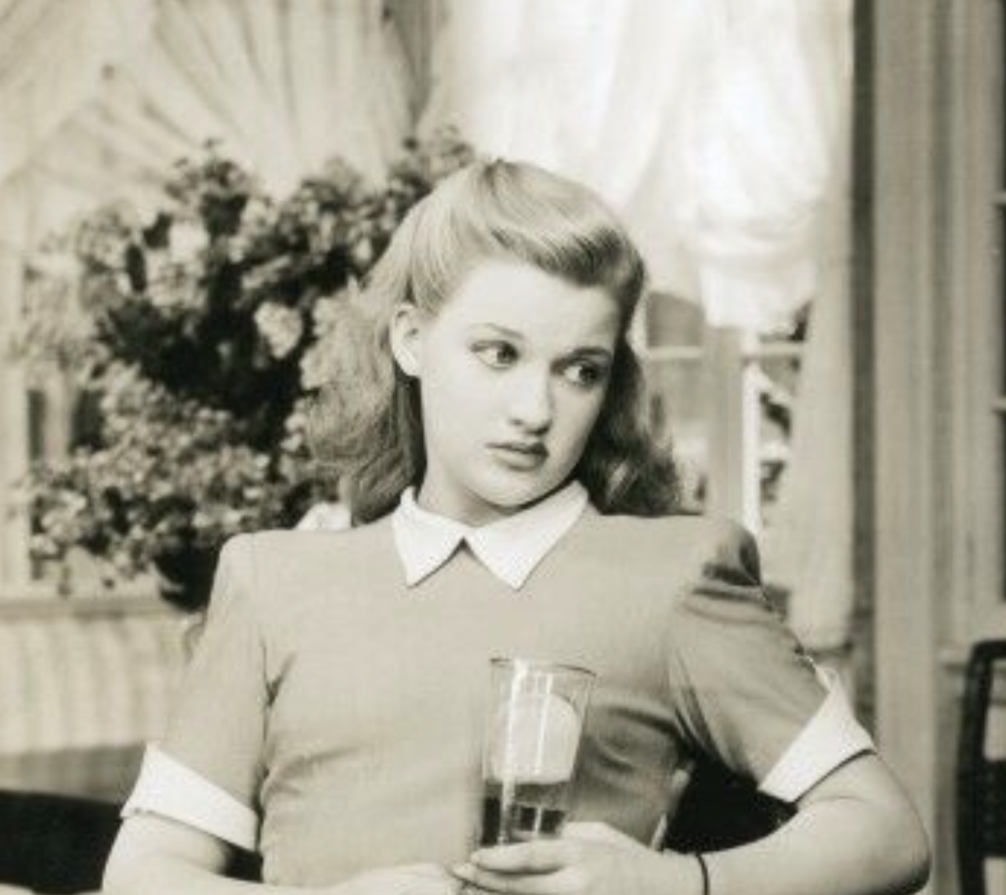 actor Lenore Lonergan large photo