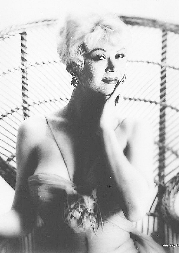 actor Monique van Vooren large photo