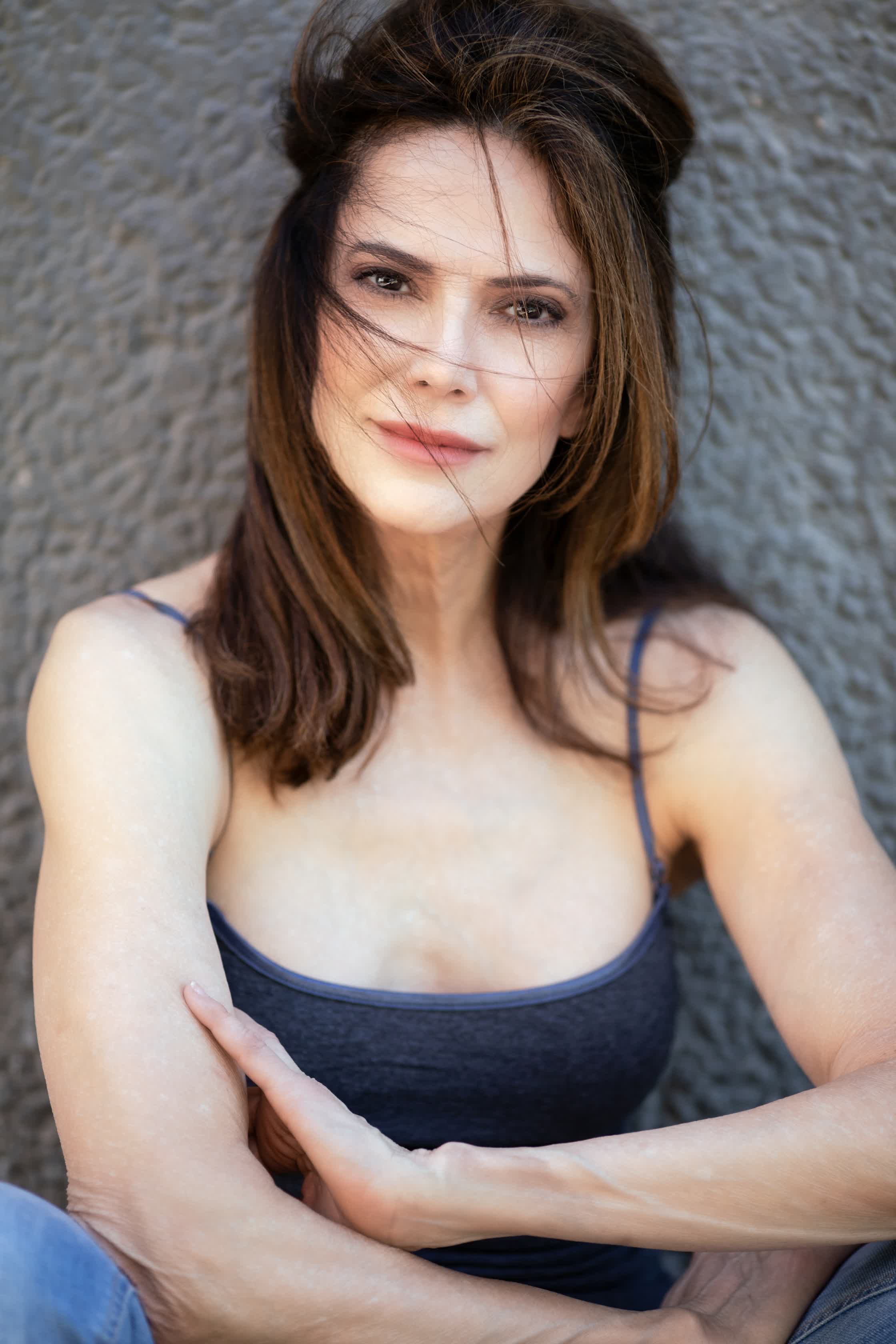 actor Ana Auther large photo